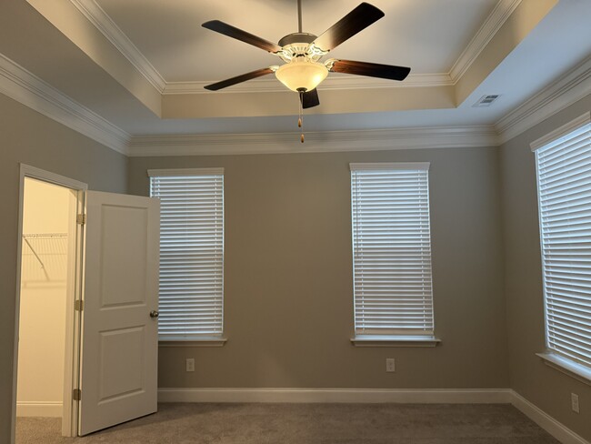 Building Photo - 1057 Vida Wy