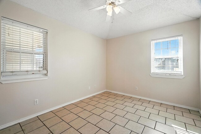 Building Photo - 2319 N. Danville Drive