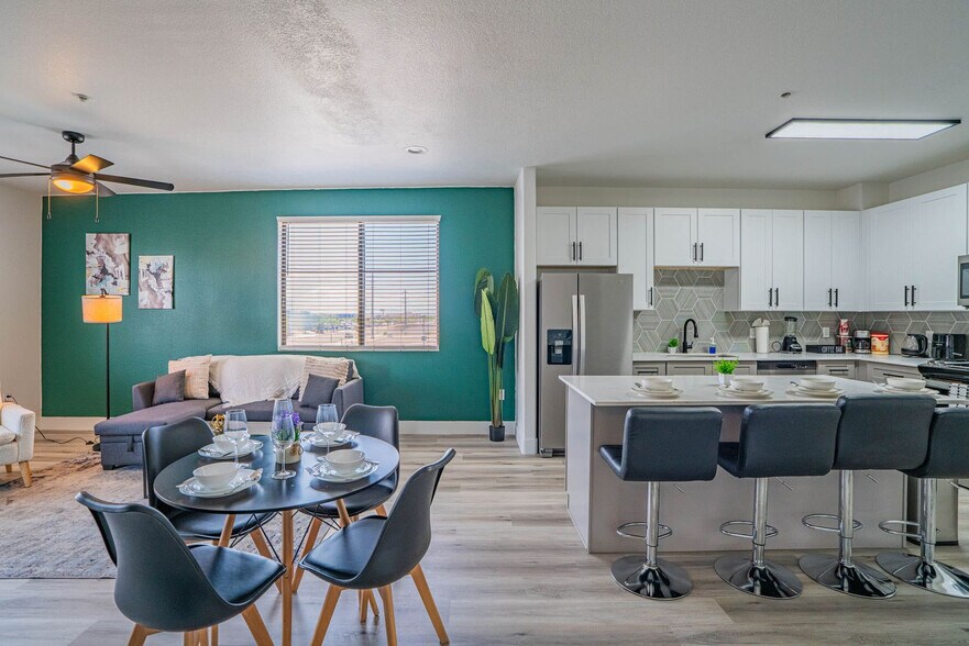 Building Photo - 6610 N 93rd Ave