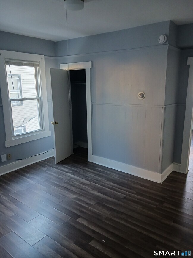 Building Photo - 26 Crescent St