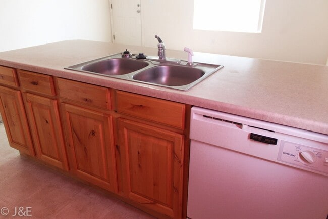 Building Photo - Charming 3-bedroom Home in the Heart of Cedar City