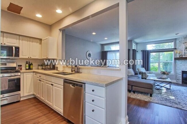 Building Photo - 2 Bed, 2.5 Baths Townhome in Beaverton Nea...