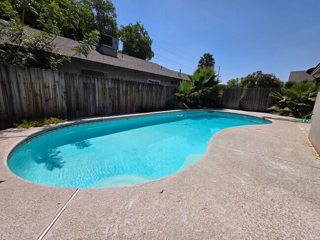 Building Photo - Home with pool