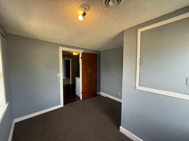 Building Photo - 1830 Ave F