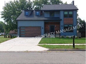 Building Photo - 1034 Arlington Ave