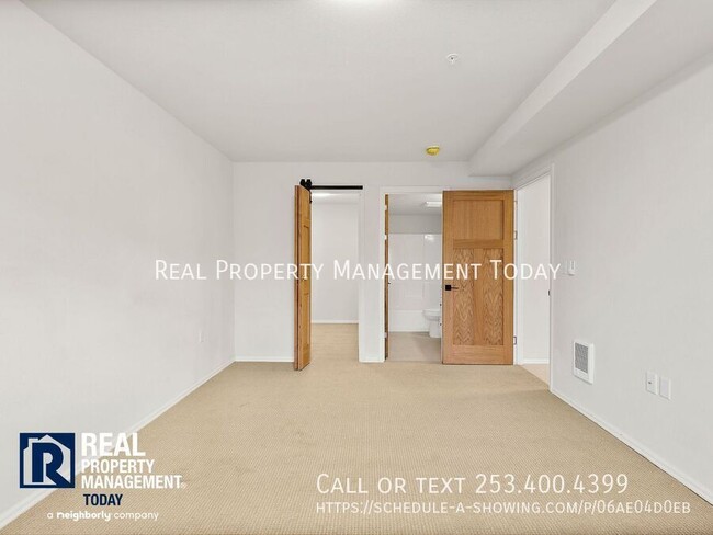 Building Photo - 7843 Pacific Ave