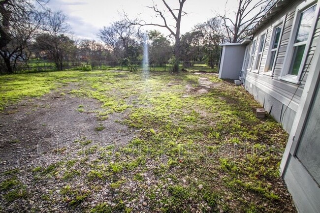 Building Photo - 936 Poinsettia St