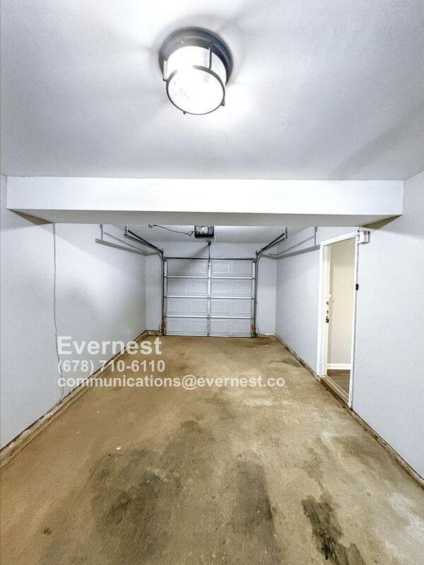 Building Photo - 4060 Day Trail S