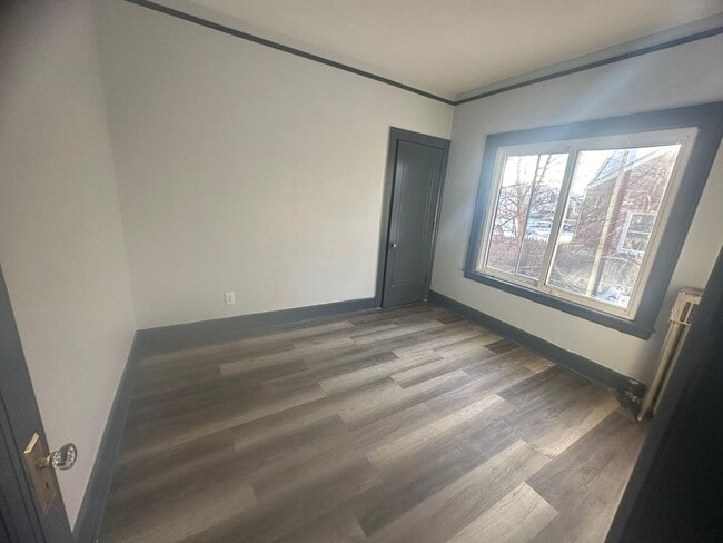 Building Photo - Move in Special!!! NEWLY UPDATED 3 B!EDROO...