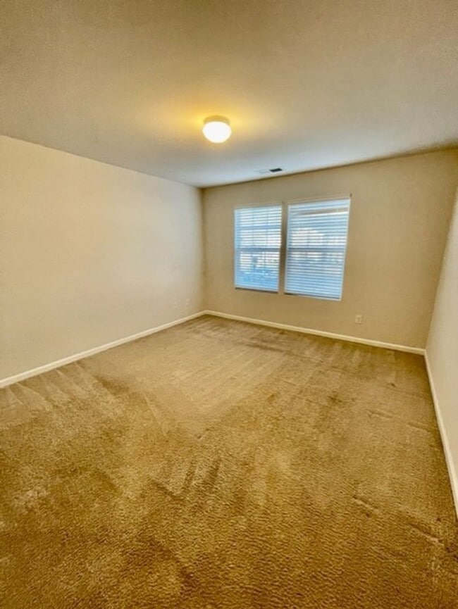 Building Photo - Luxurious 2 story 3 bedroom 2.5 bath Townhomes. Located in Salisbury