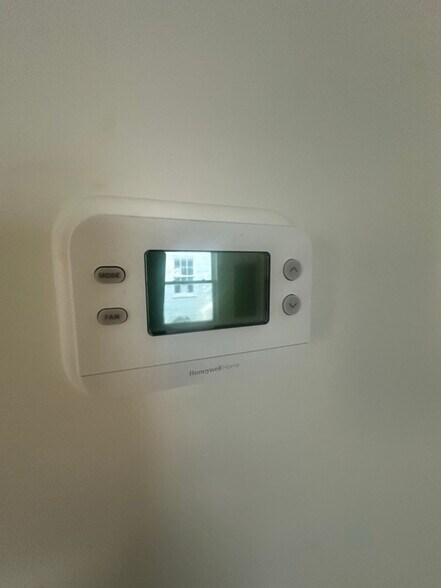 Building Photo - 1003 N Young St