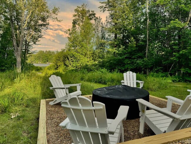 Building Photo - 589 Laconia Rd