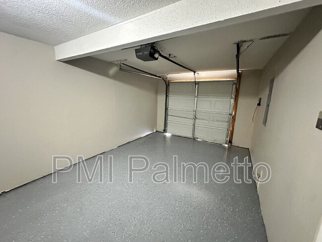 Building Photo - 5 Sterling Ridge Ct