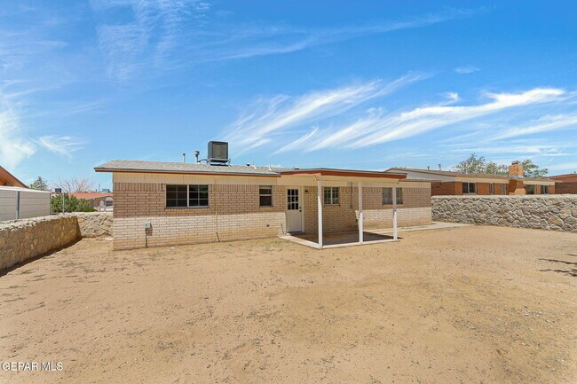 Building Photo - 2608 Dan Sikes Dr