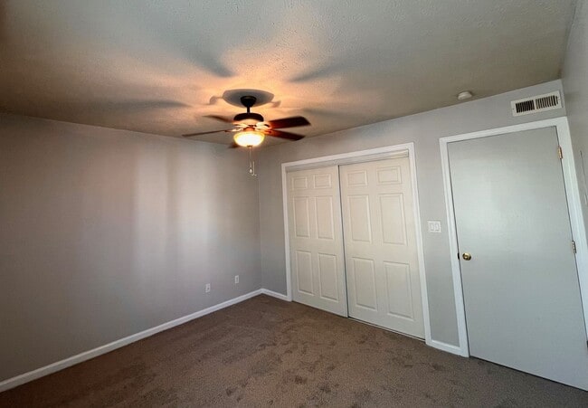 Building Photo - 1 Bedroom Apartment in Hampton Club – Move...