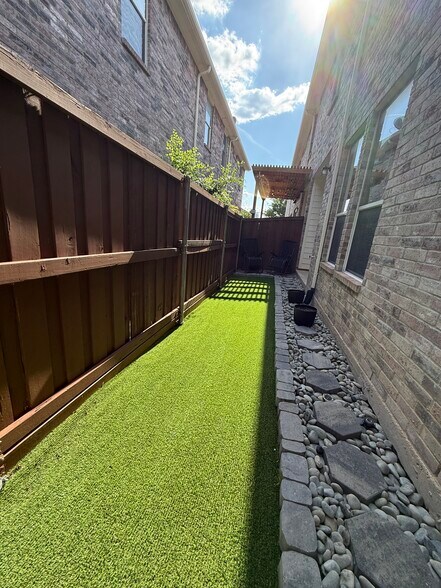 Building Photo - 6406 Shakespeare Pl