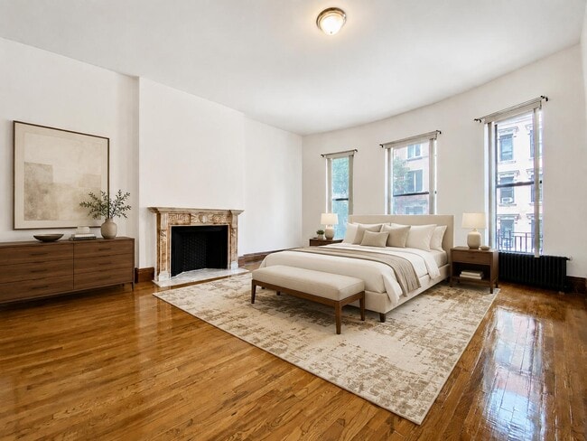 Building Photo - 302 W 107th St