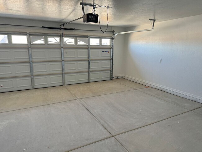 Building Photo - Newer 3 bedroom home with 2 car garage on a Fully Fenced Corner Lot