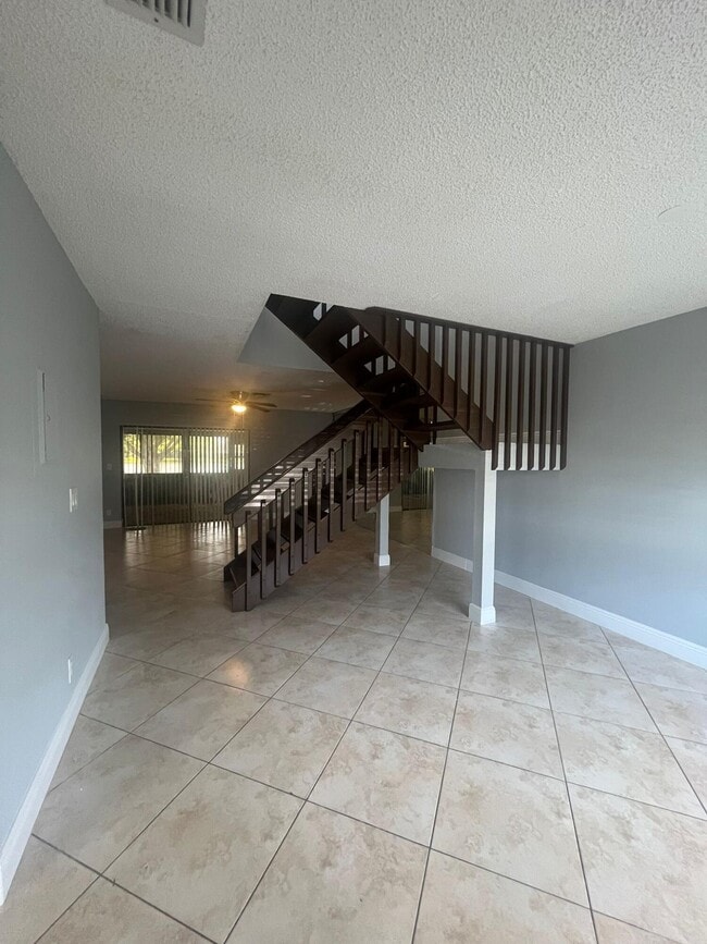Building Photo - 5184 Jog Ln
