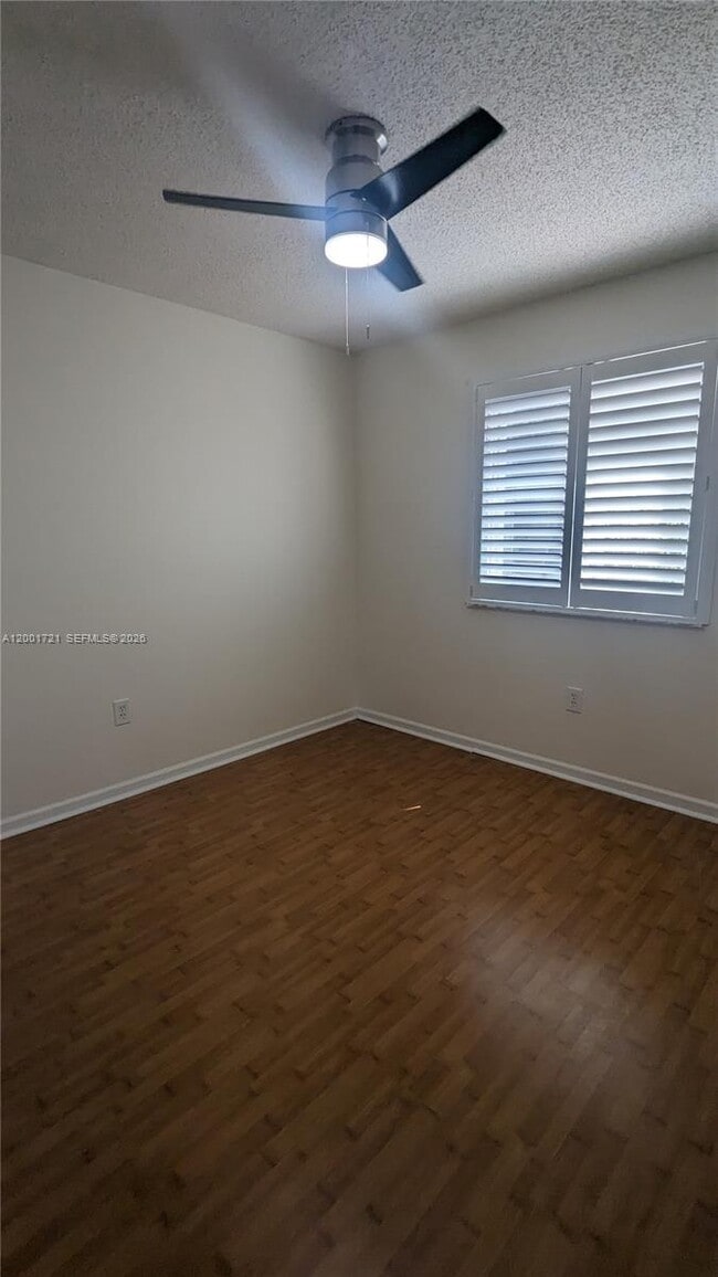 Building Photo - 213 E Forest Oak Cir