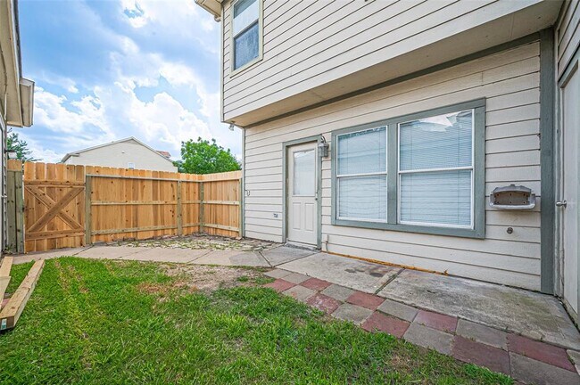 Building Photo - 18934 Sandelford Dr