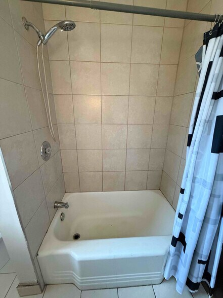 Building Photo - 505 6th St NE