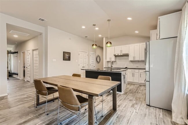 Building Photo - 21501 Stampede Trail