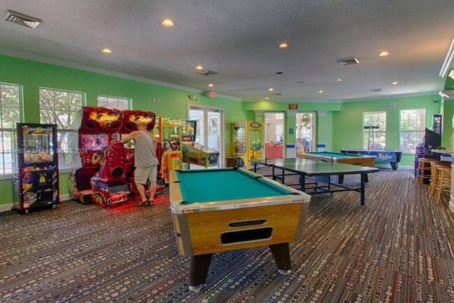 Building Photo - 8121 Fan Palm Way