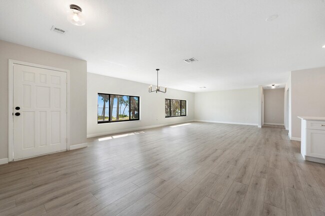 Building Photo - 4003 S Indian River Dr