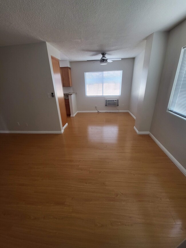 Dining Area - 533 W California Ave