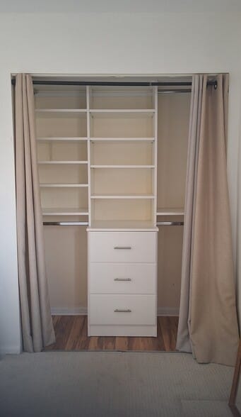 Building Photo - 807 W Trinity Ave