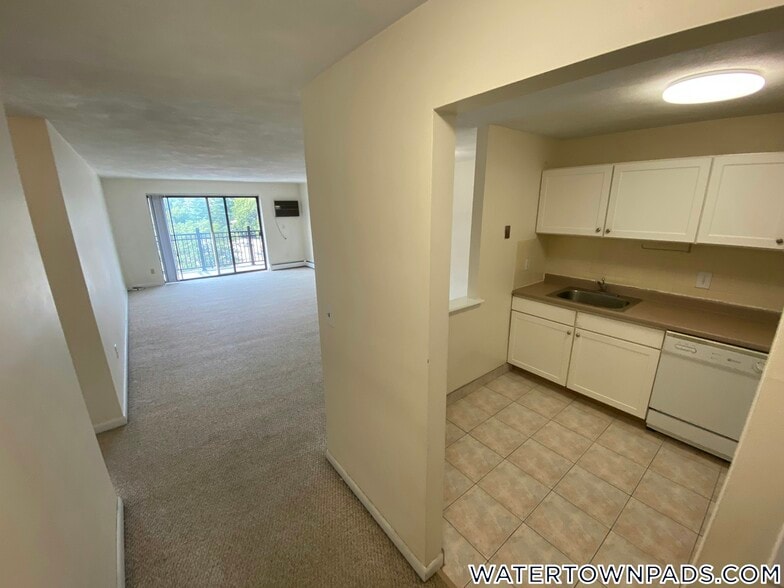 Building Photo - 24 Whites Ave