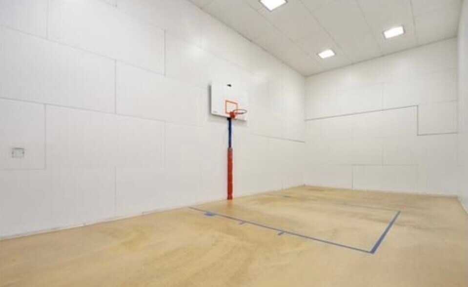 Building Photo - 211 E Ohio St