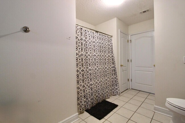 Building Photo - 624 Territory Ln