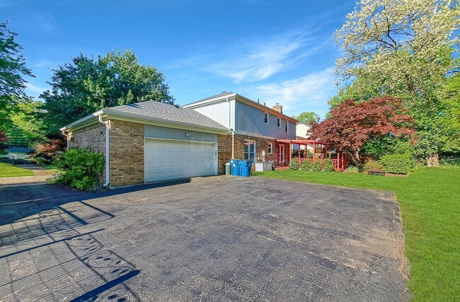 Building Photo - 3609 Locust Cir E