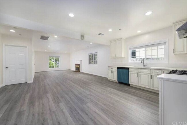 Building Photo - 506 San Luis Rey Rd