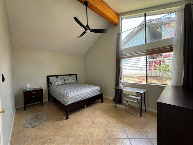 Building Photo - 7122 Wood Hollow Dr