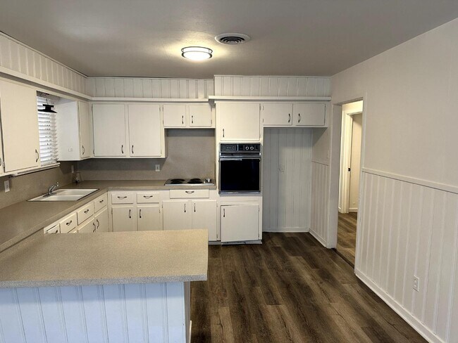 Building Photo - 5006 11th St