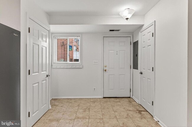 Building Photo - 1407 N Van Dorn St