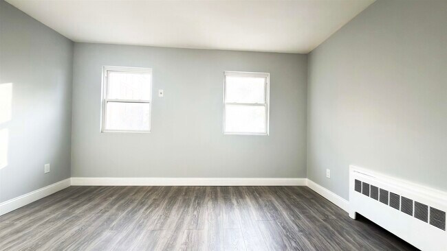 Building Photo - 552 38th St