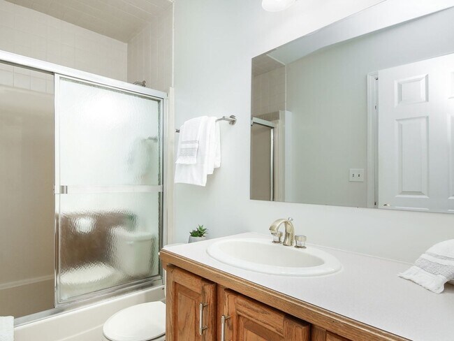 Building Photo - 325 Loomis St