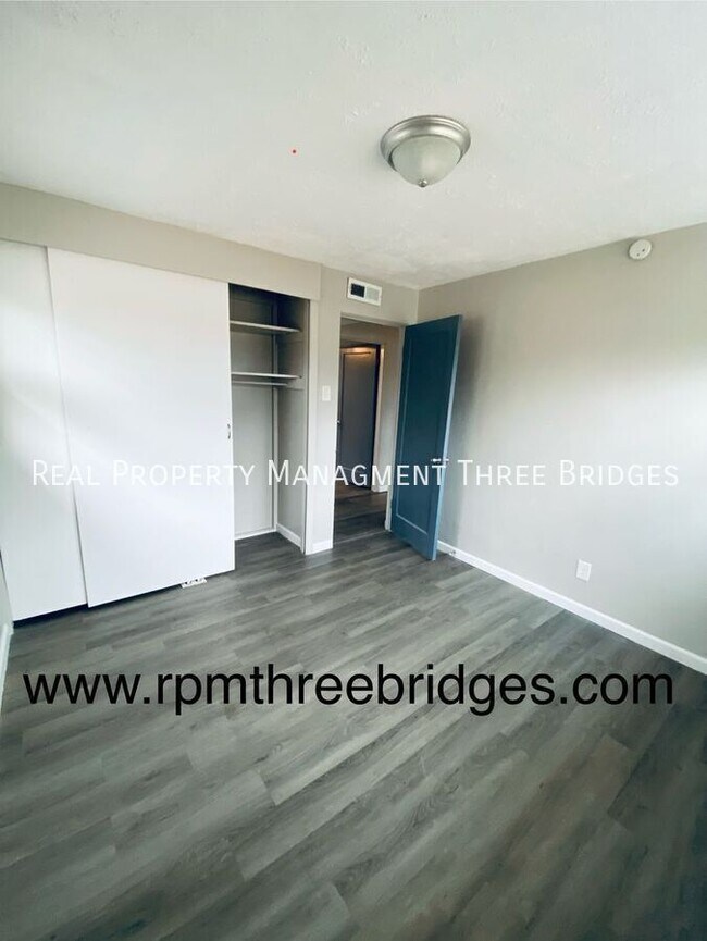 Building Photo - 28 Redwood Dr