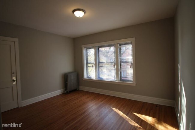Building Photo - 4403 N La Crosse Ave