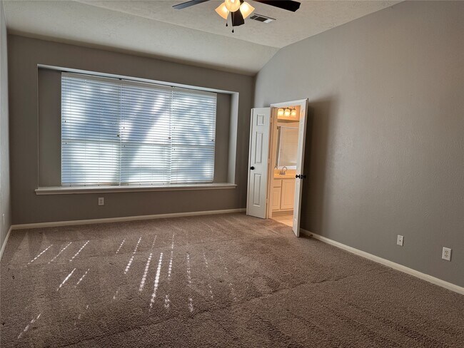 Building Photo - 18223 Water Mill Dr