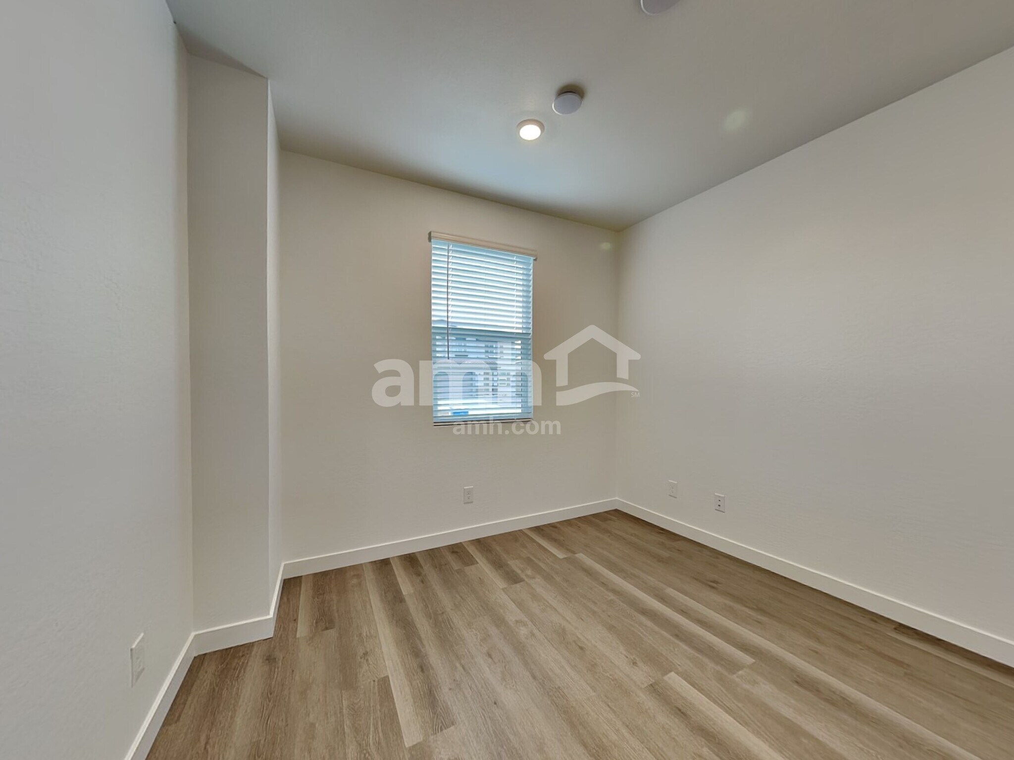 Building Photo - 20177 W Thomas Rd