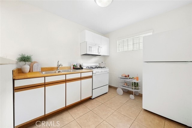 Building Photo - 221 Cabrillo St