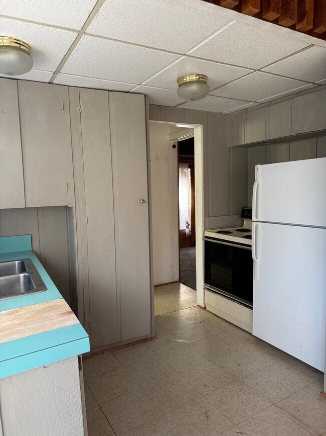 Building Photo - Located in Wolfin!!!! 3 bedrooms plus stud...