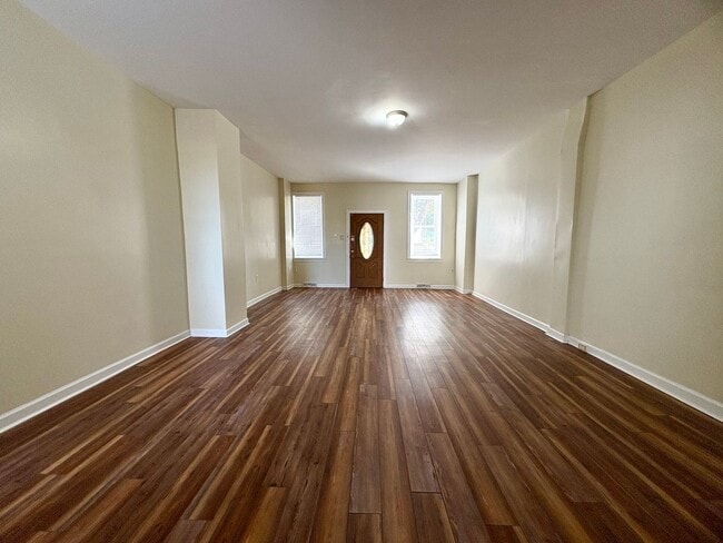 Building Photo - Spacious 4 Bedroom 1 Bathroom Rowhome in R...