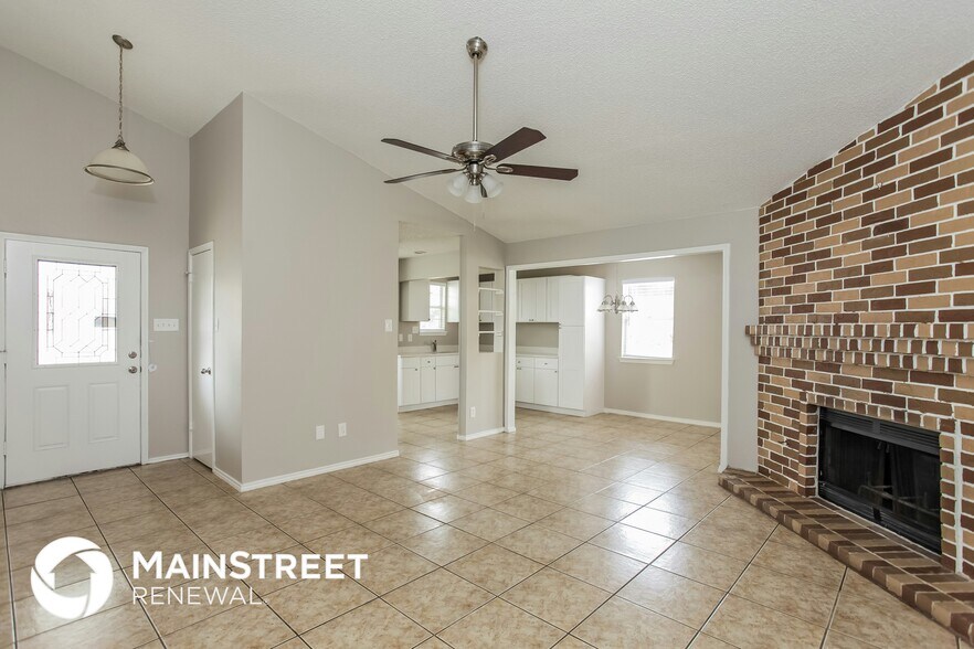 Building Photo - 9054 Chinon