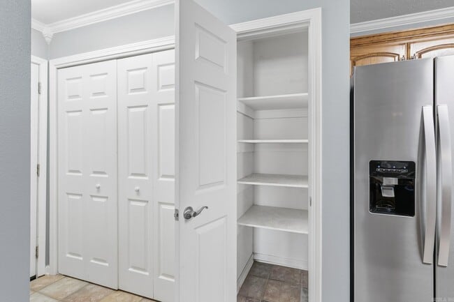 Building Photo - 20 Hillcrest Ln